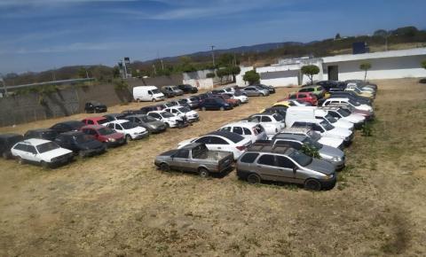 Mais de 1.100 veículos apreendidos pela PRF vão a leilão em Santa Rita e Campina Grande